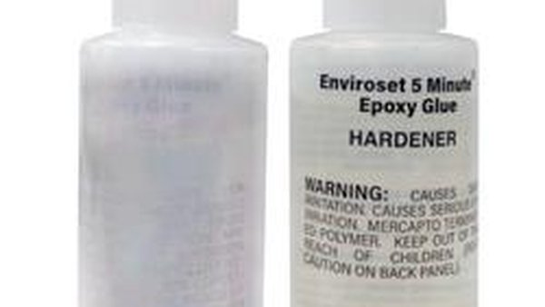 Cómo reparar figuras y objetos rotos con adhesivo epoxi